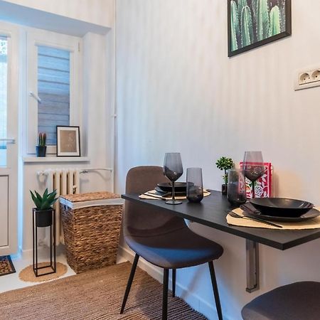 Jungle Apartment 15 Min Walk To Beach & Downtown Constanta Bagian luar foto
