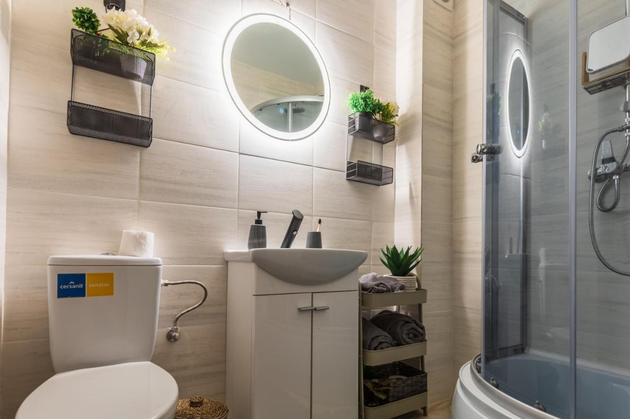 Jungle Apartment 15 Min Walk To Beach & Downtown Constanta Bagian luar foto
