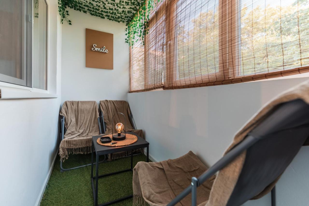 Jungle Apartment 15 Min Walk To Beach & Downtown Constanta Bagian luar foto