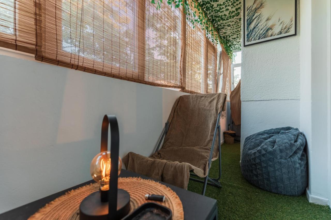 Jungle Apartment 15 Min Walk To Beach & Downtown Constanta Bagian luar foto
